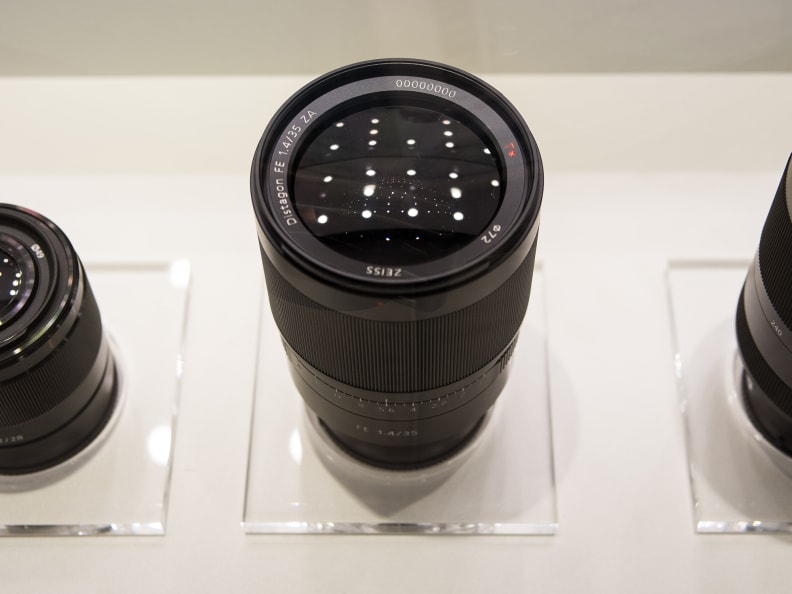 Zeiss Distagon T* 35mm f/1.4 ZA – Front Element