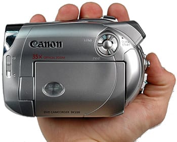 Canon_DC220_Handling.jpg