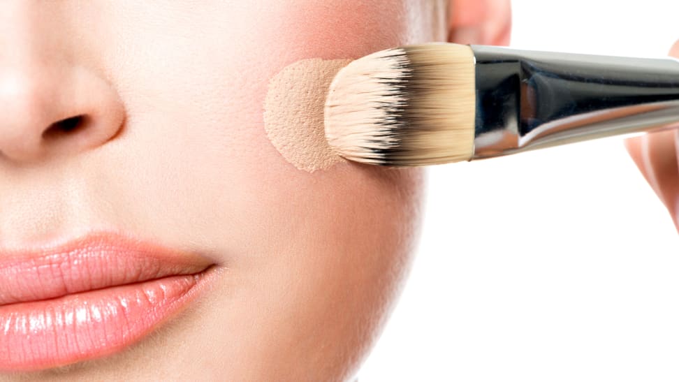 You're wasting your money on makeup brushes—you really only need one