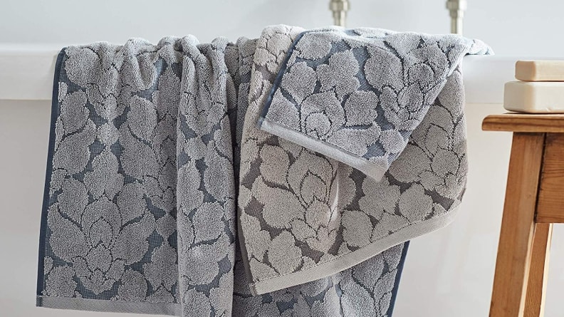 Bathroom towels