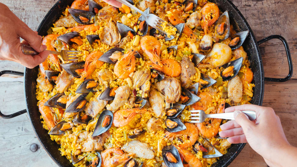 Paella is the perfect summer crowd-pleaser—here's how to make it