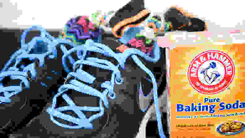 Can baking soda help reduce the stinky smell in sneakers?