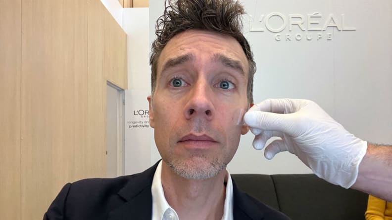 The author getting tested for L'Oreal Cell BioPrint