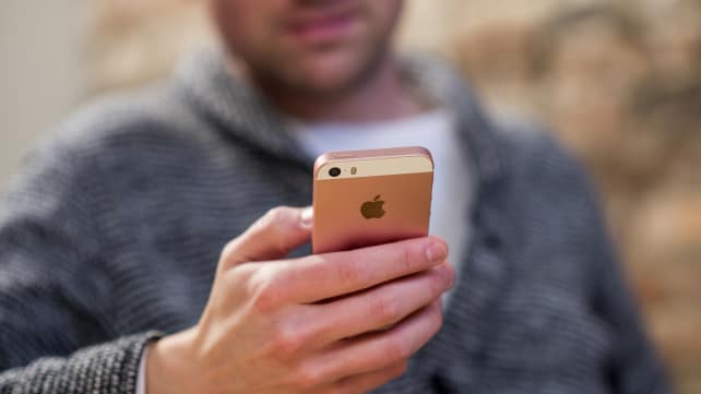 Apple iPhone SE In Use