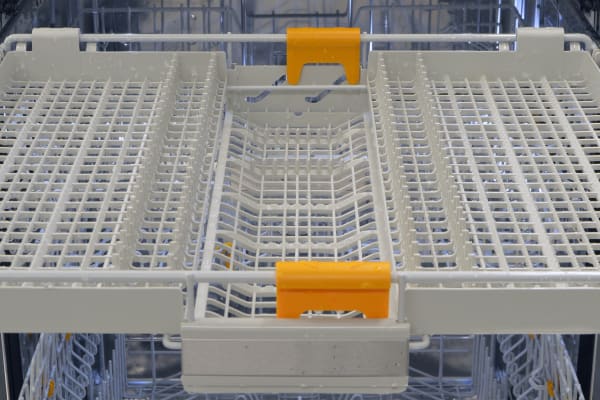 Showing the yellow sliders that adjust the third rack's middle section