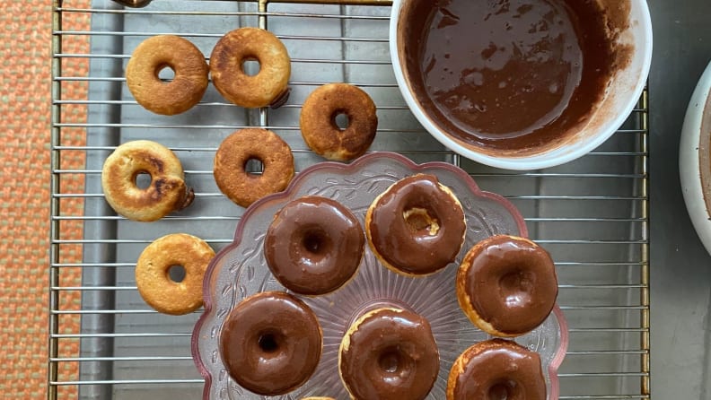 Testing the Dash Mini DONUT Maker! 