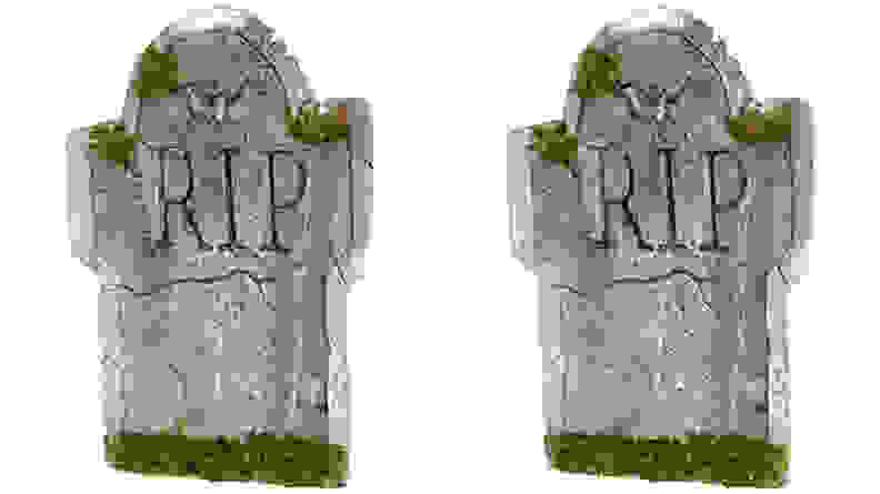 Amscan Mossy Bat RIP Gravestone