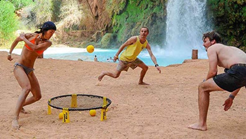 people playing spikeball