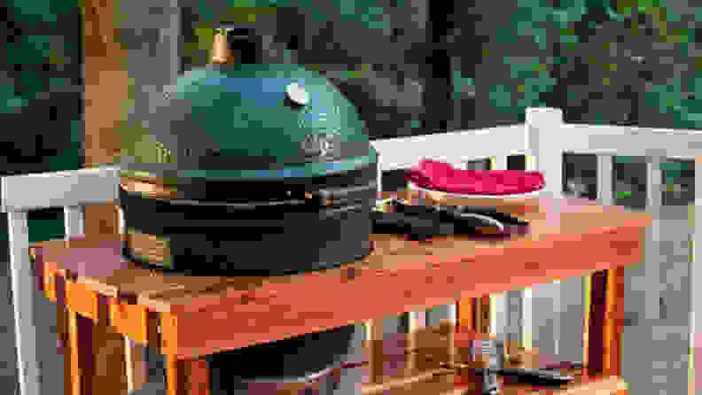 Big Green Egg with table accessory