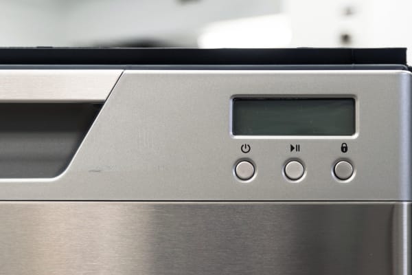 The DD24DCHTX7's control panel is as simple as they come.