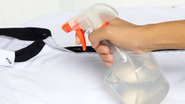 Spray-wrinkles-away