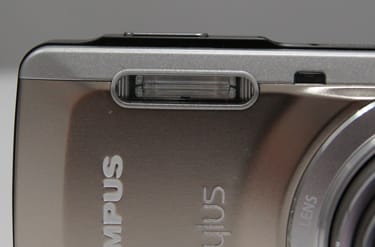 OLYMPUS-STYLUS7040-flash.jpg