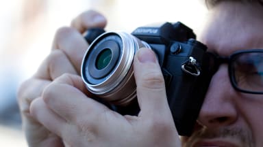 The Olymus M.Zuiko 17mm f/1.8 prime lens