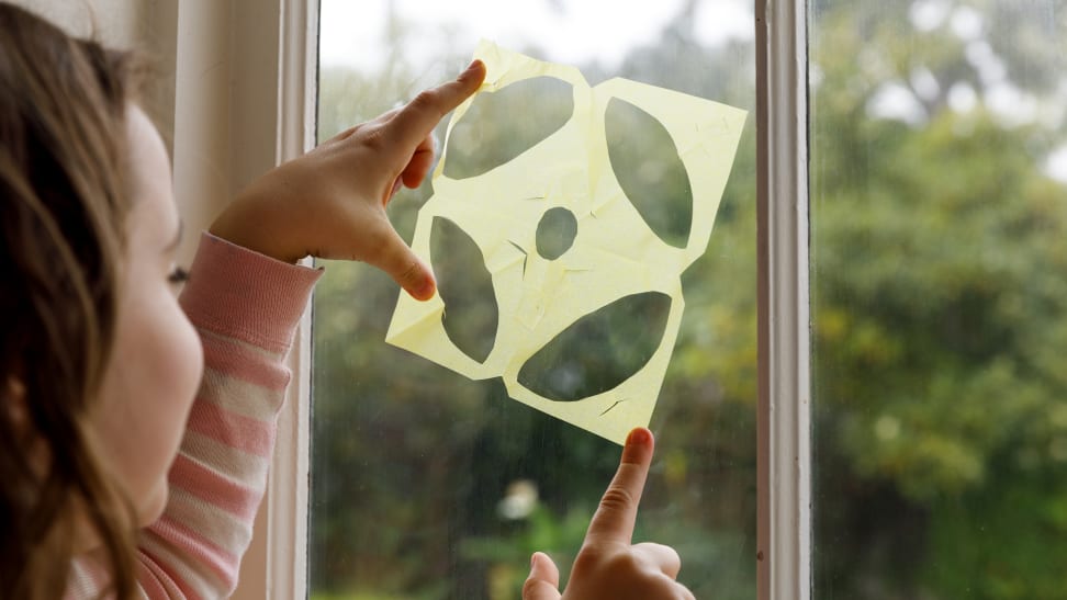 How to make paper snowflakes