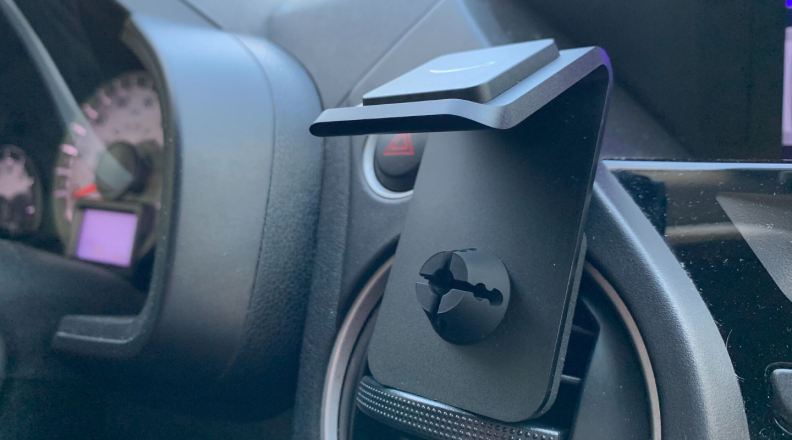 The Echo Auto comes with an air vent mount.