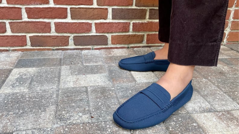 How fun are these @rothys Driving Loafers? 💜 I styled them with