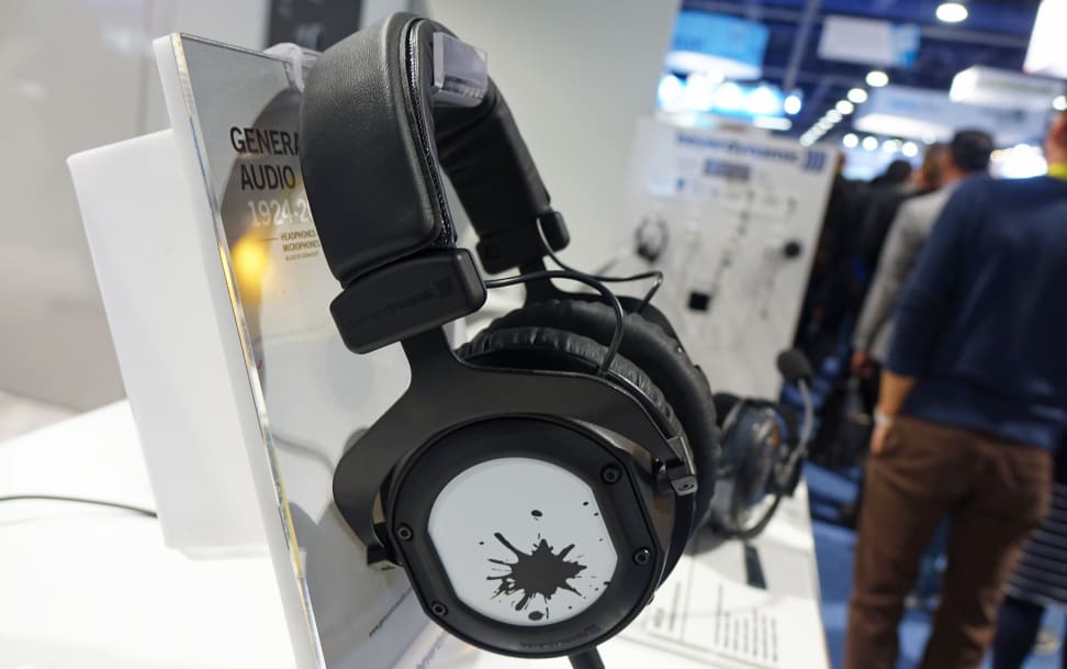 beyerdynamic-one-pro-plus-side.jpg