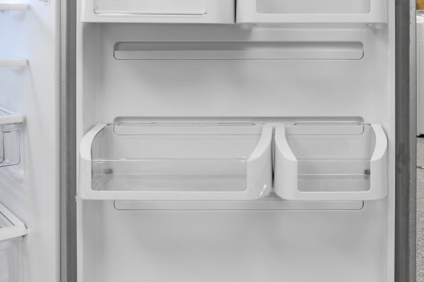 The Kenmore 70623's adjustable, sliding door buckets offer door storage with unparalleled flexibility.
