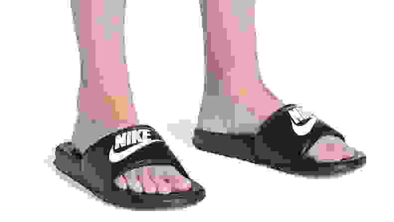 Nike Benassi slides
