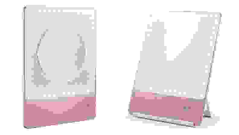 两张粉色的产品照片把Riki瘦身10X光镜放在一起。