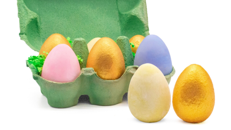 6 pieces of egg shaped sidewalk chalk in a green carton