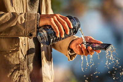 Xperia-Z-waterbottle-sidebar.jpg