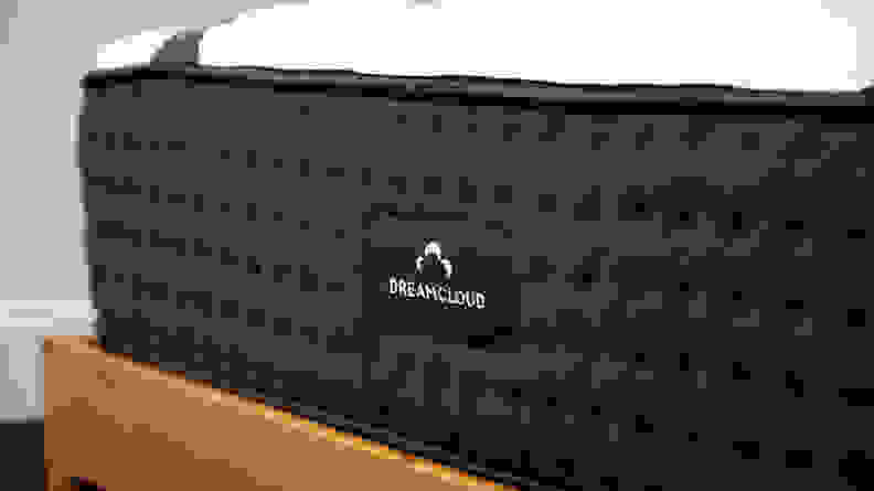 the foot of the dreamcloud mattress showing the logo and blue side panel