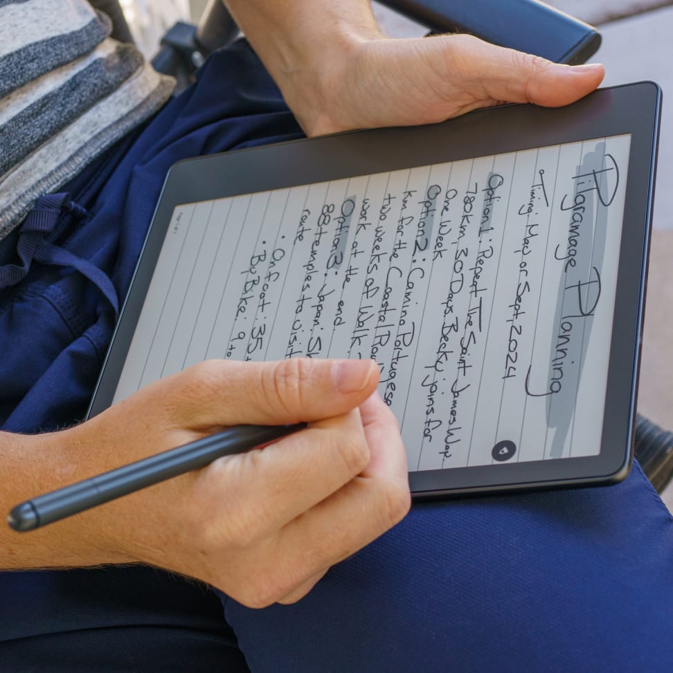 I compared the performance of 'Kindle Scribe' with handwritten memo  function as an e-book reader with 'Kindle Paperwhite' - GIGAZINE