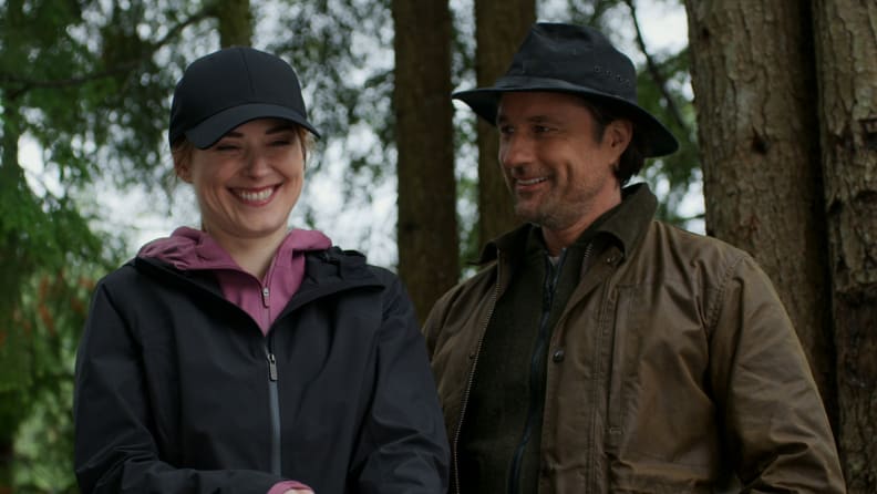 Alexandra Breckenridge and Martin Henderson in Virgin River