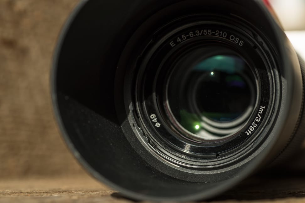 sony-55-210mm-review-design-front.jpg