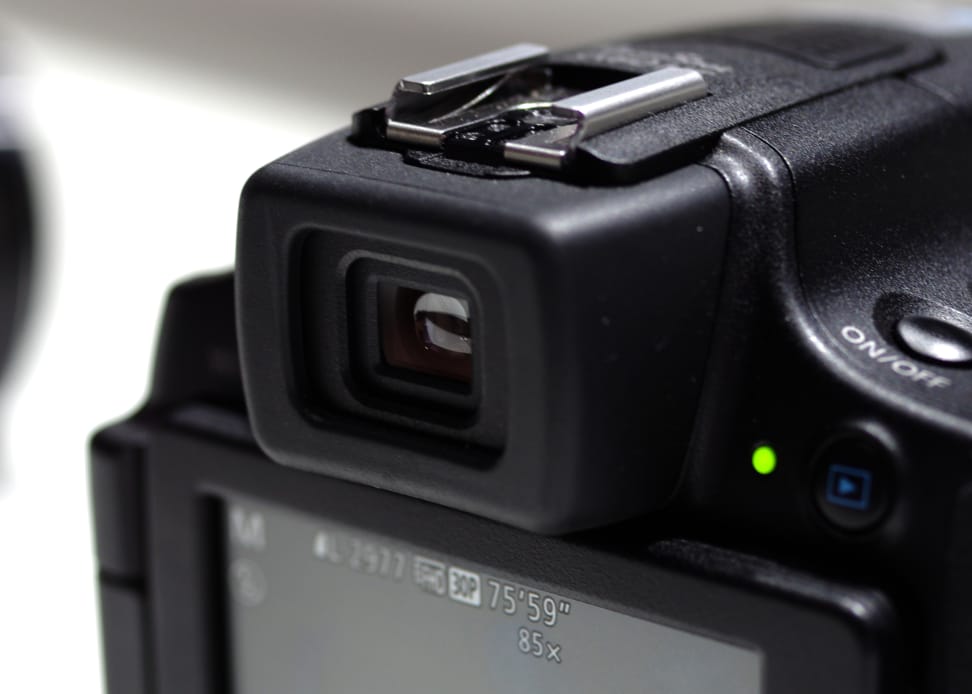CANON-SX60-REVIEW-EVF.jpg