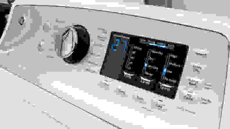 A shot of the GE GTD72EBSNWS's control panel, which consists of both a cycle selection dial and a touchpad for selecting granular customization options.