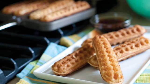 Waffle dipper maker