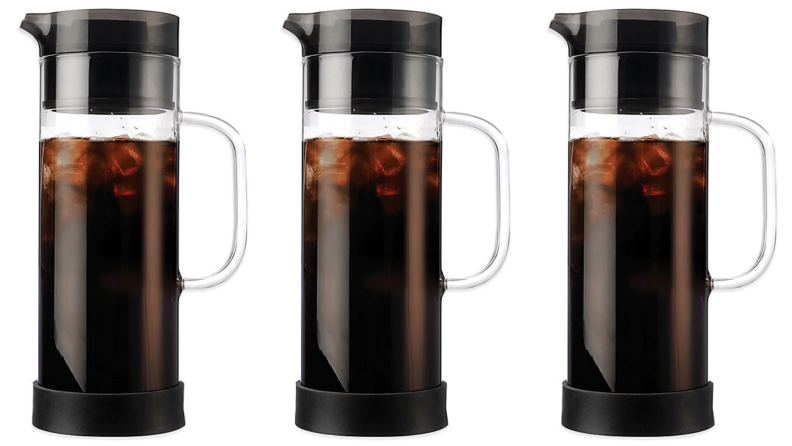 A cold brew coffee maker