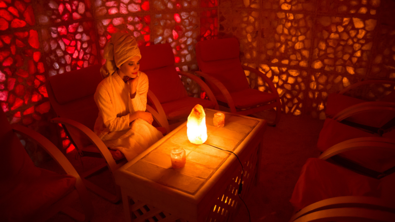A person sitting in a spa by the Himalayan salt lamp