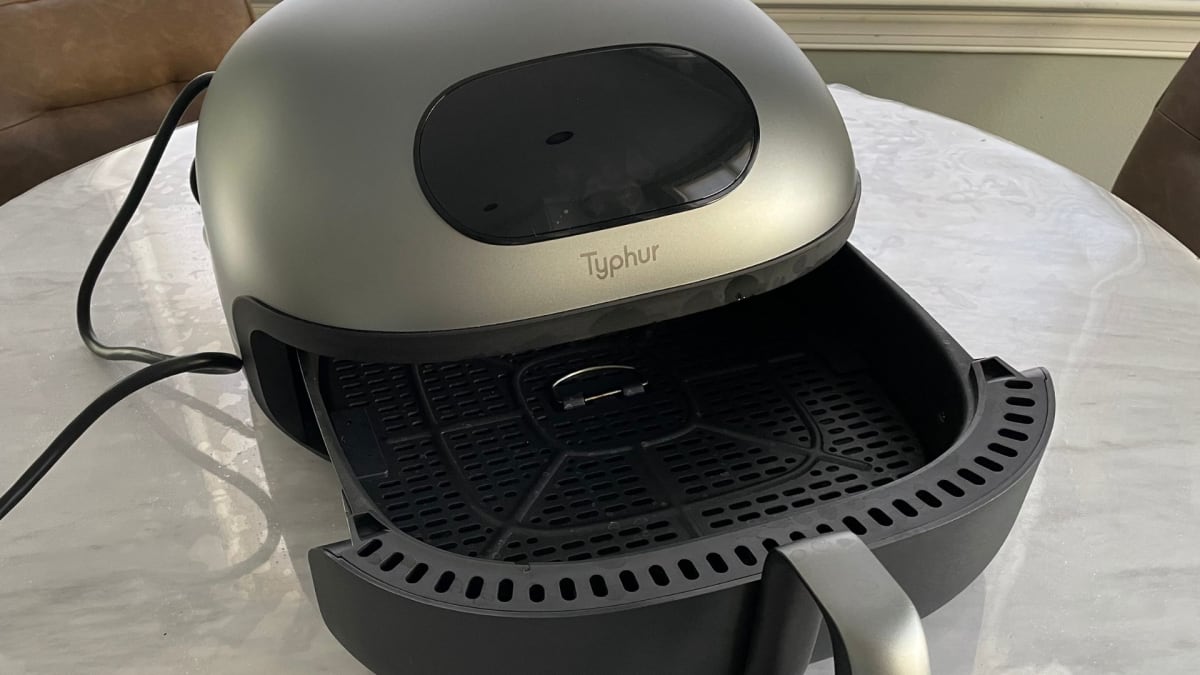 Typhur Dome Air Fryer, No.1 Cooking Speed Large Air Fryer with  Superior Airflow, Self-cleaning Smart Digital Air Fryer with Dishwasher  Safe Basket for Quick Easy Meals, Up to 32 Chicken Wings