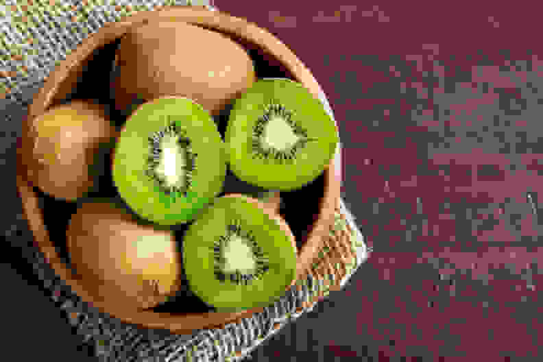 Kiwifruit in bowl