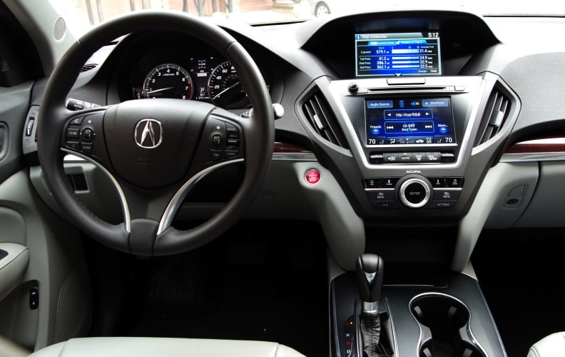 The dashboard of the 2014 Acura MDX.