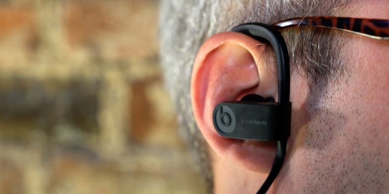 how to adjust ear hooks on powerbeats 3