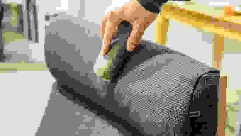A person cleans a chair with the Fur-Zoff stone