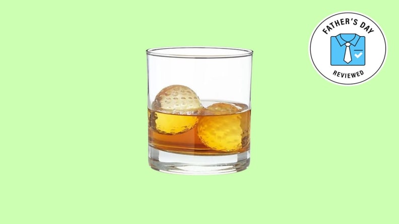 Whiskey glass with ice