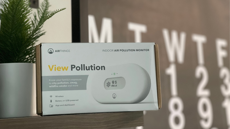 Airthings View Pollution in the box