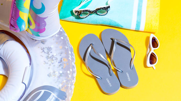 old style old navy flip flops