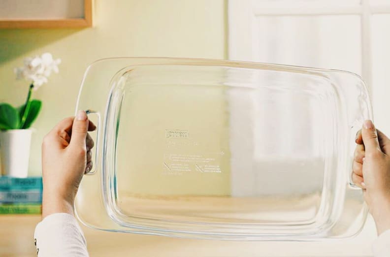 Can you put glass Pyrex in the oven without it breaking? - Reviewed