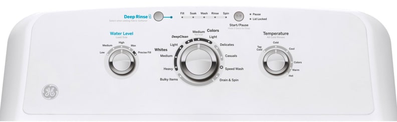 A shot of the GE GTW335ASNWW top-load washing machine's control panel, which consists of one large cycle selection knob, two smaller knobs (one for temperature controls and one for water level adjustments), and some buttons for selecting cycle options.