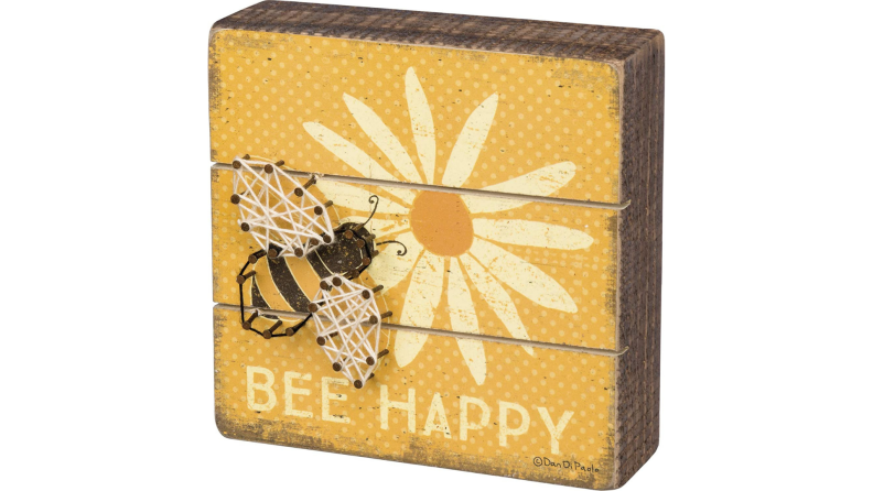 Yellow string art box sign with bee and white daisy on sign.