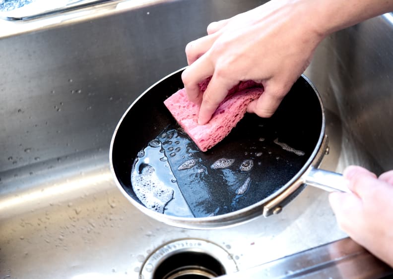 sponge cleaning nonstick pan