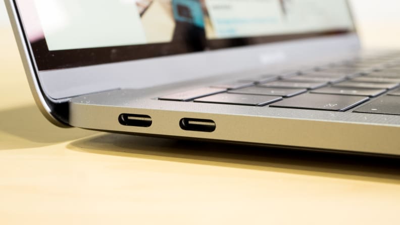 ports on an apple macbook pro 2011