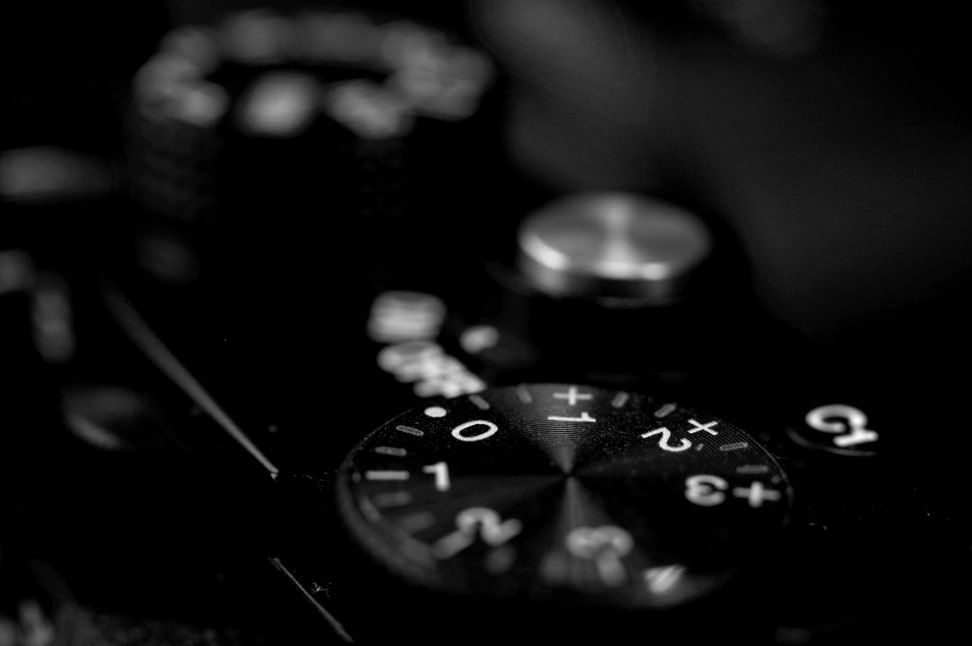 SONY-A7R-REVIEW-DESIGN-DIALS.jpg