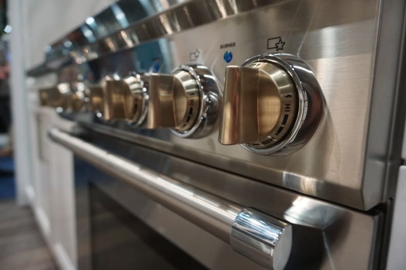 Thermador Five Burner Pro Harmony Range knobs